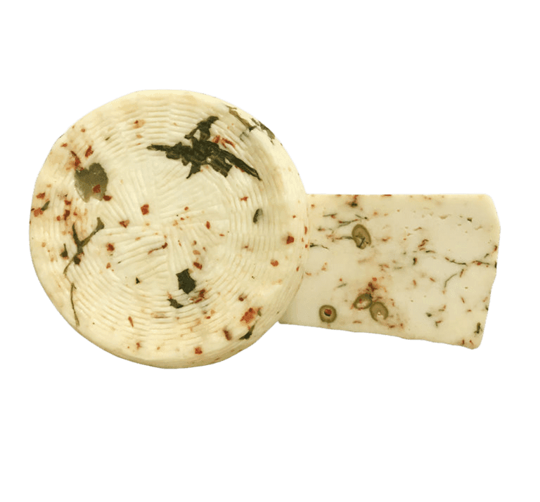 Formaggio pecorino fresco con peperoncino olive e rucola
